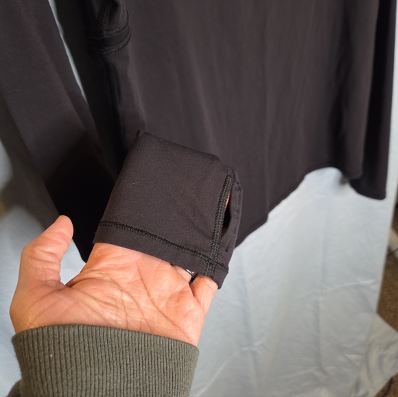 G359. Lululemon Low Back Long Sleeve Top with Mesh Detail - Size 8/10? - Picture 5 of 7